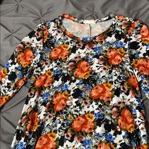 Super cute floral dress!